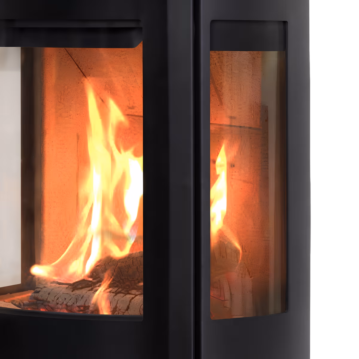 Nærbilde av sideglasset på peisovnen Aduro 9-3 Lux, som viser den buede glasskonstruksjonen.