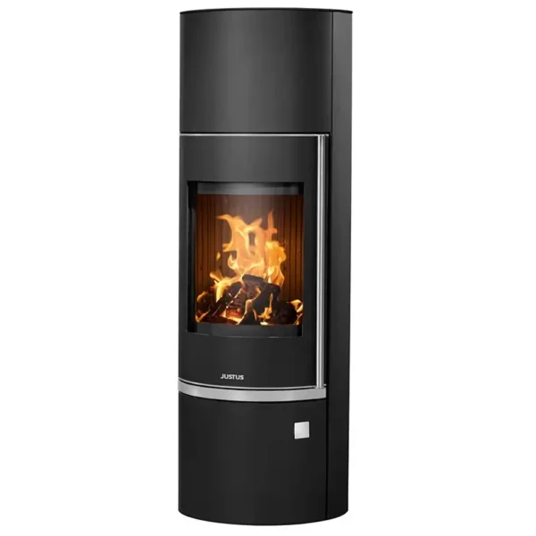 Justus Faro W+ 2.0 Sort Stål er en premium sylindrisk peisovn laget av holdbart sort stål, som legemliggjør minimalistisk skandinavisk estetikk med sine glatte, buede linjer og ekspansive glassfront.