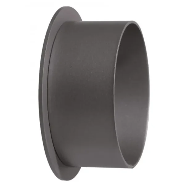 En elegant sort friskluftadapter for Justus peisovn, med en sylindrisk design og en bred åpning.